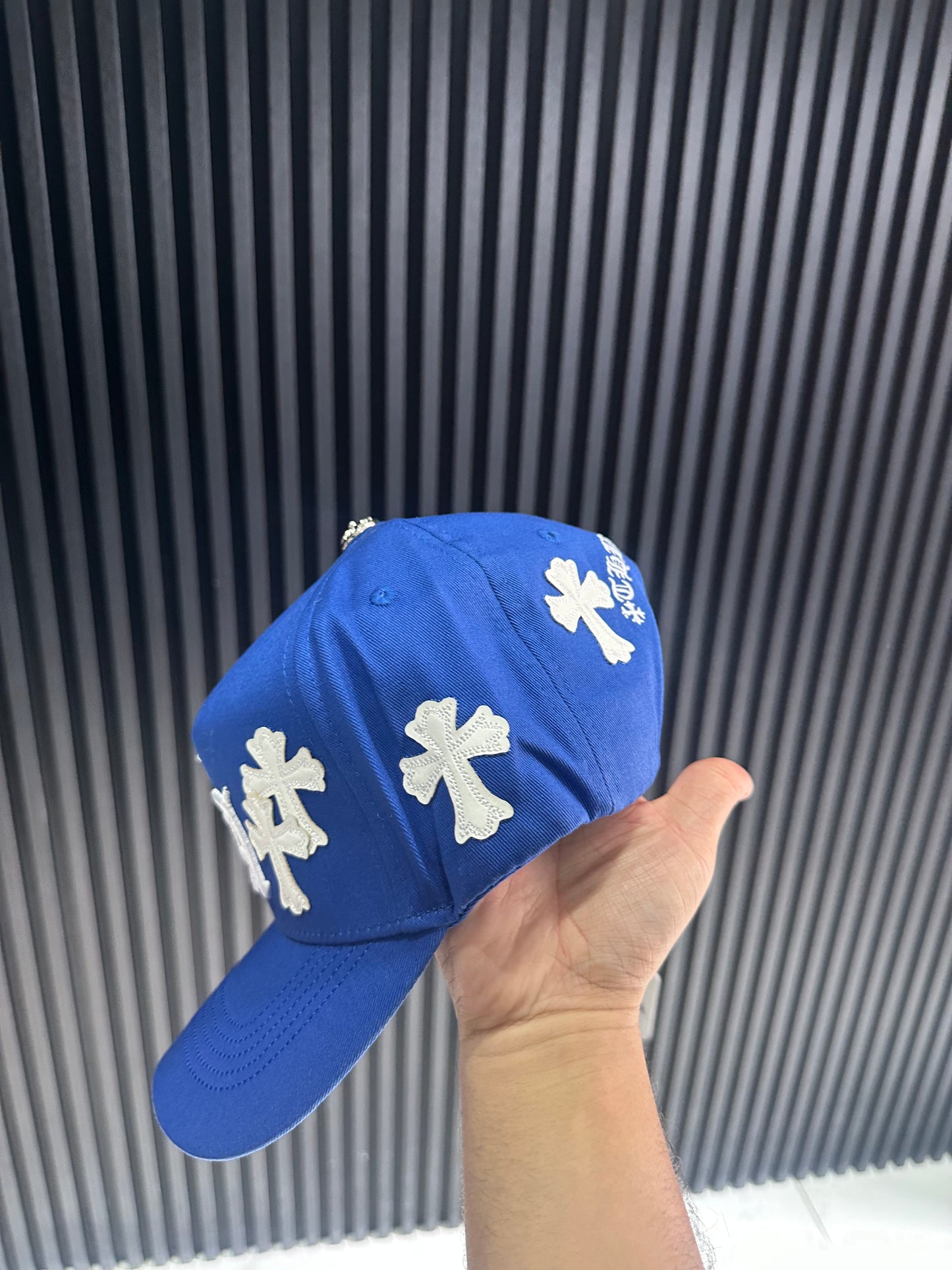 31 hats "La Blue Chrome"