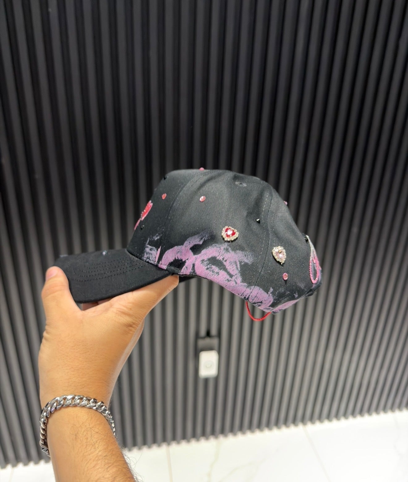 31 hats “XOXO”