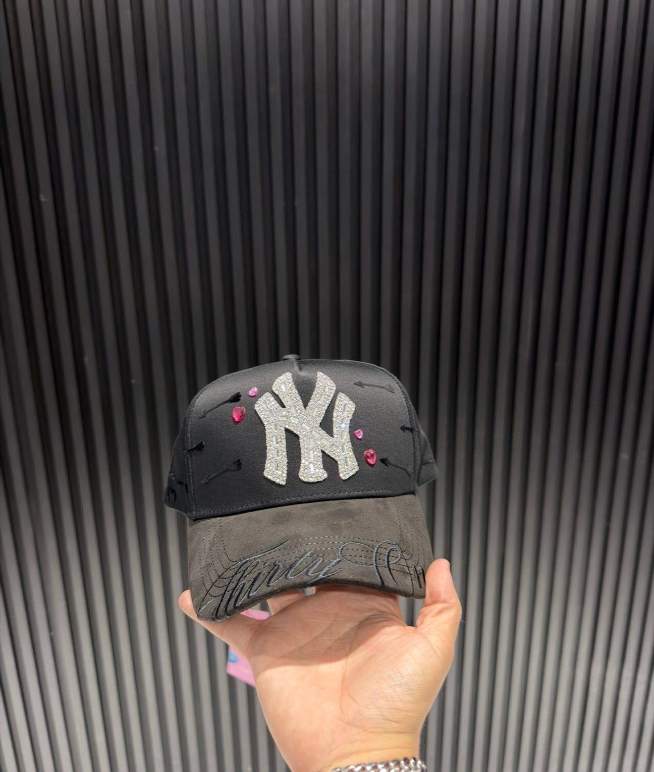 31 hats Ny “love struck”