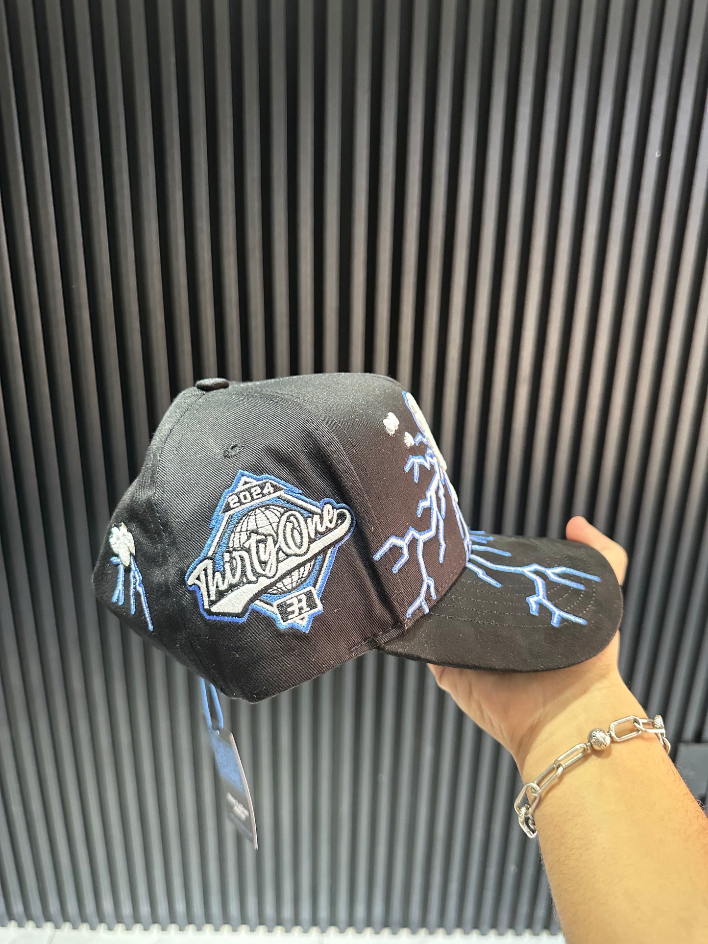 31 hats “La Electrik”