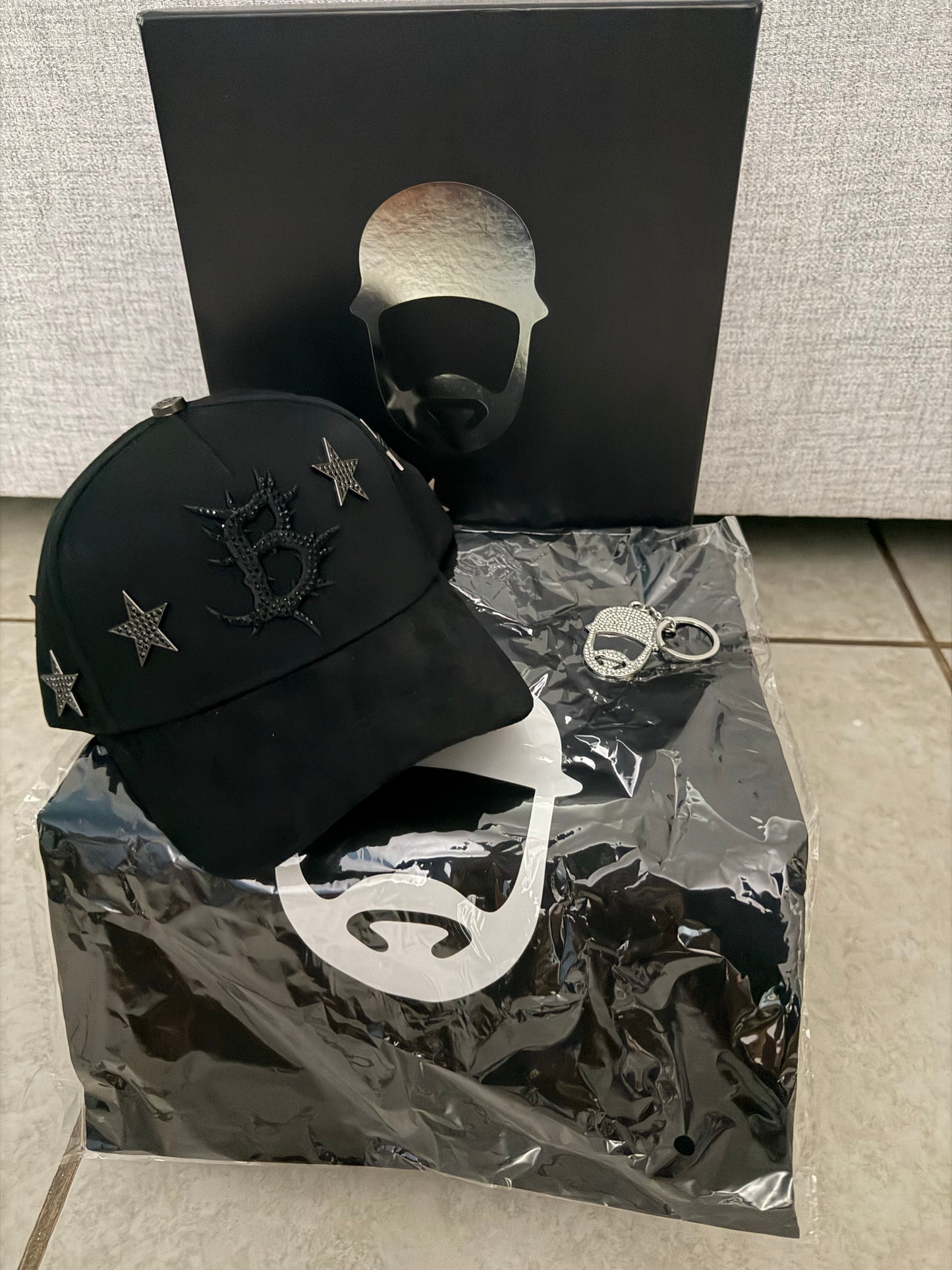 Barbas hats “dark nebula”