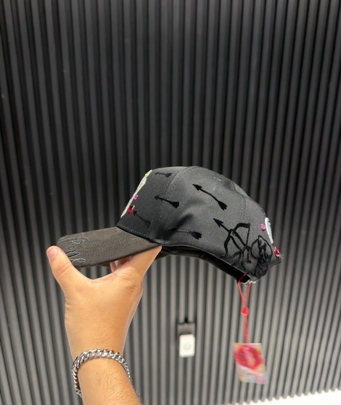 31 hats Ny “love struck”