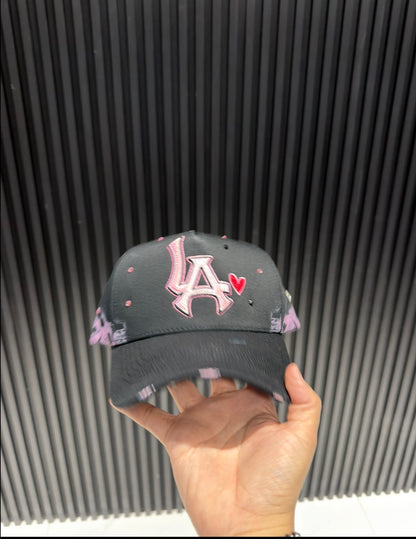 31 hats “XOXO”